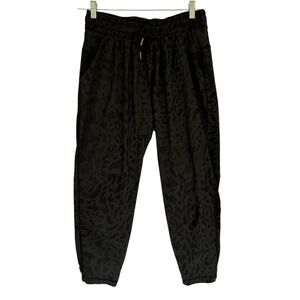 Lululemon women's drawstring cropped jogger style animal print pants size 4